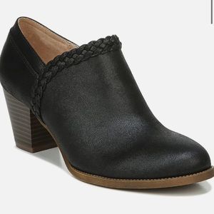 Life Stride Jacinda booties. Size 9.5. NWOB